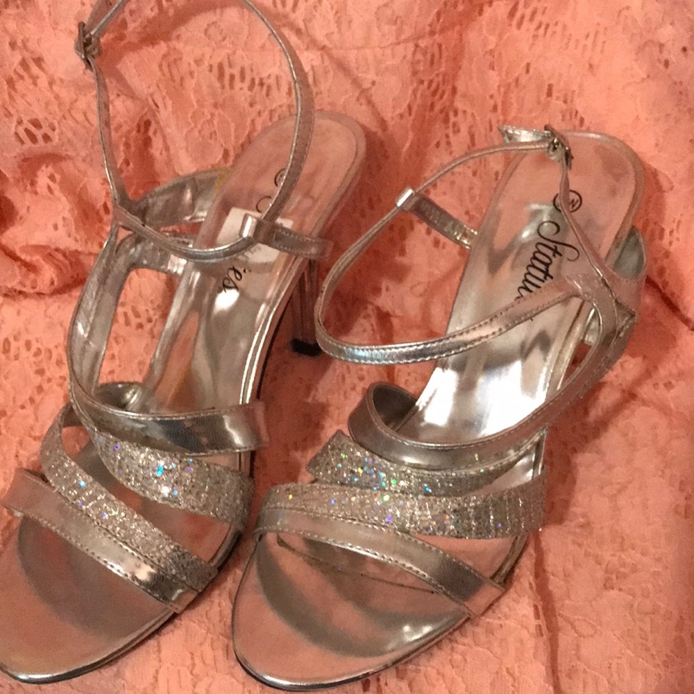 Statutes (silver) size 9w